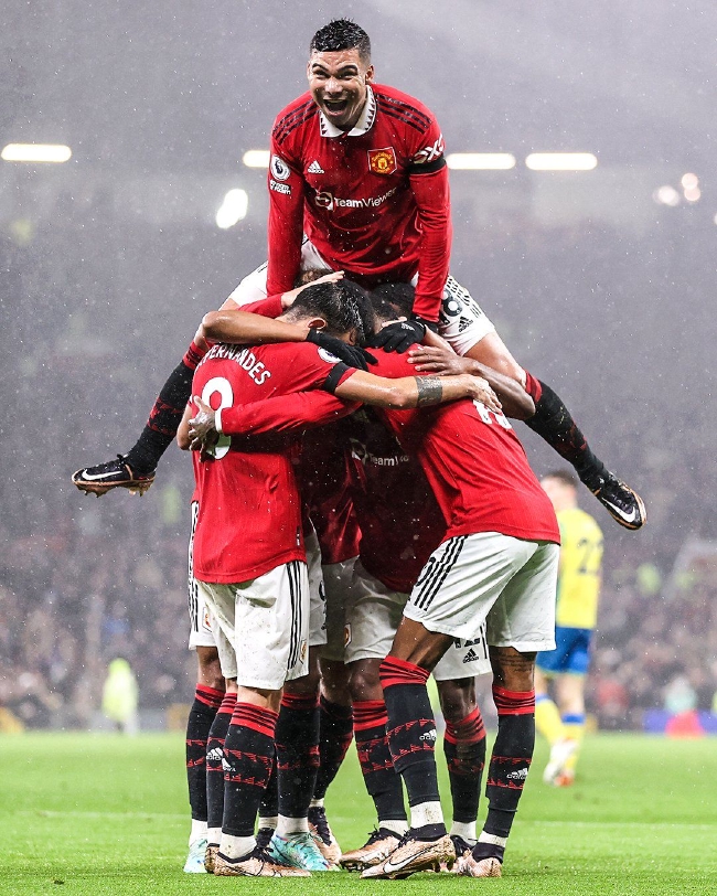 着众多球迷 着众多球迷